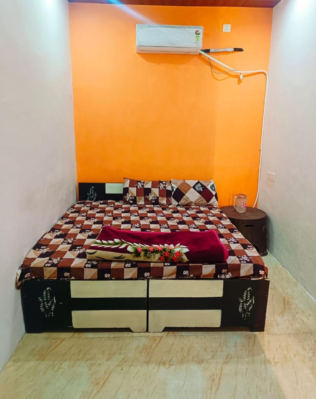 Jay Shree Radhey Home Stay Mathura Zewnętrze zdjęcie