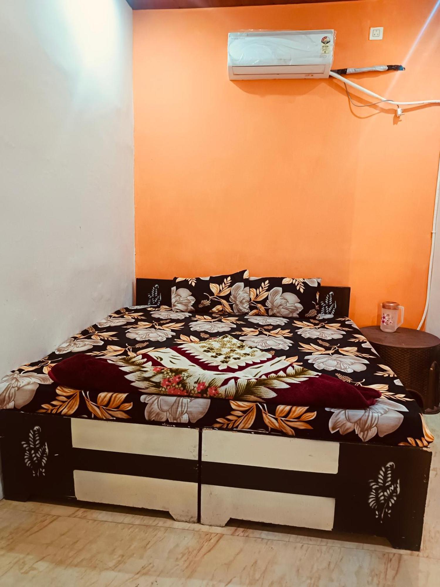Jay Shree Radhey Home Stay Mathura Zewnętrze zdjęcie