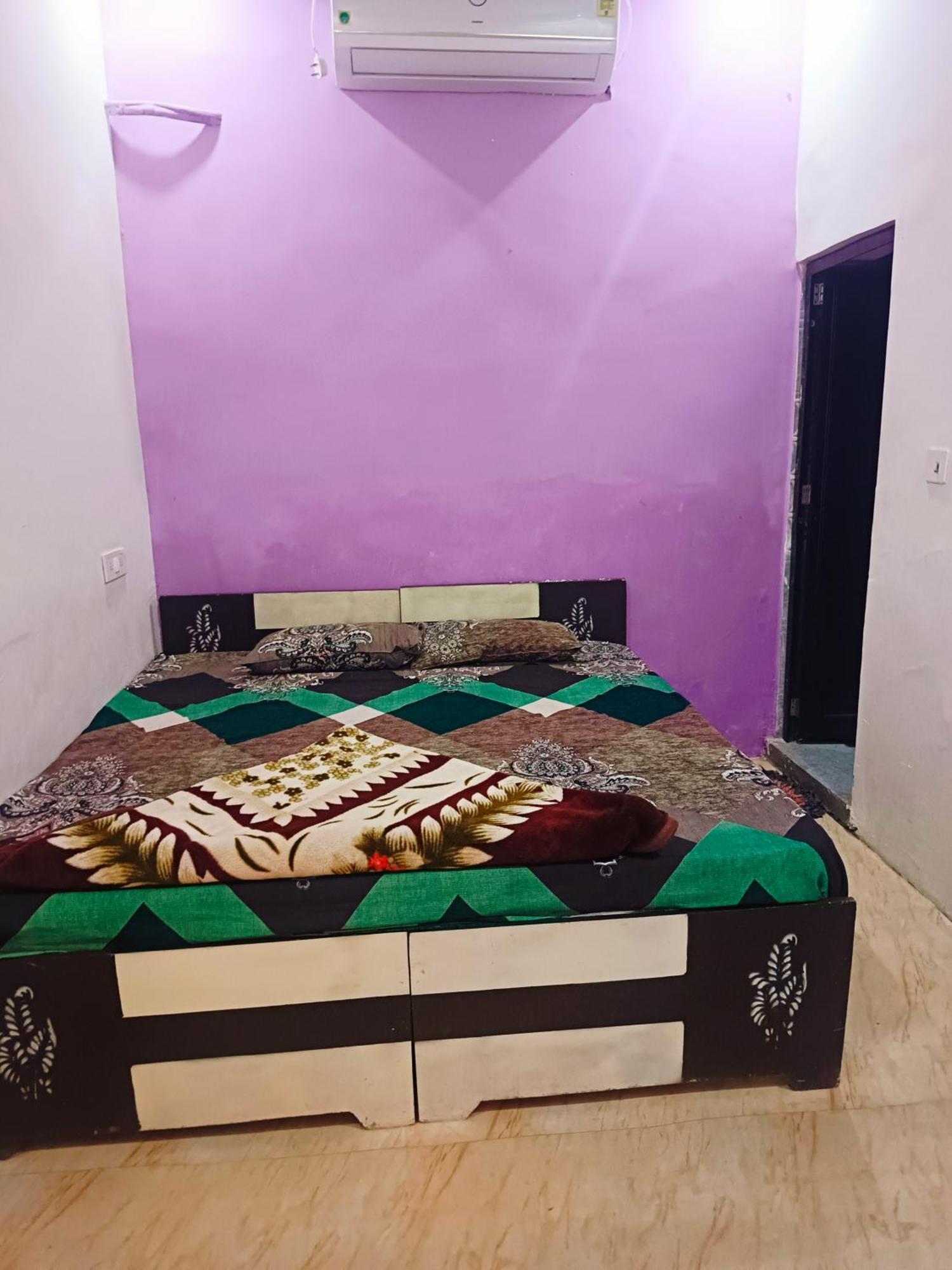 Jay Shree Radhey Home Stay Mathura Zewnętrze zdjęcie